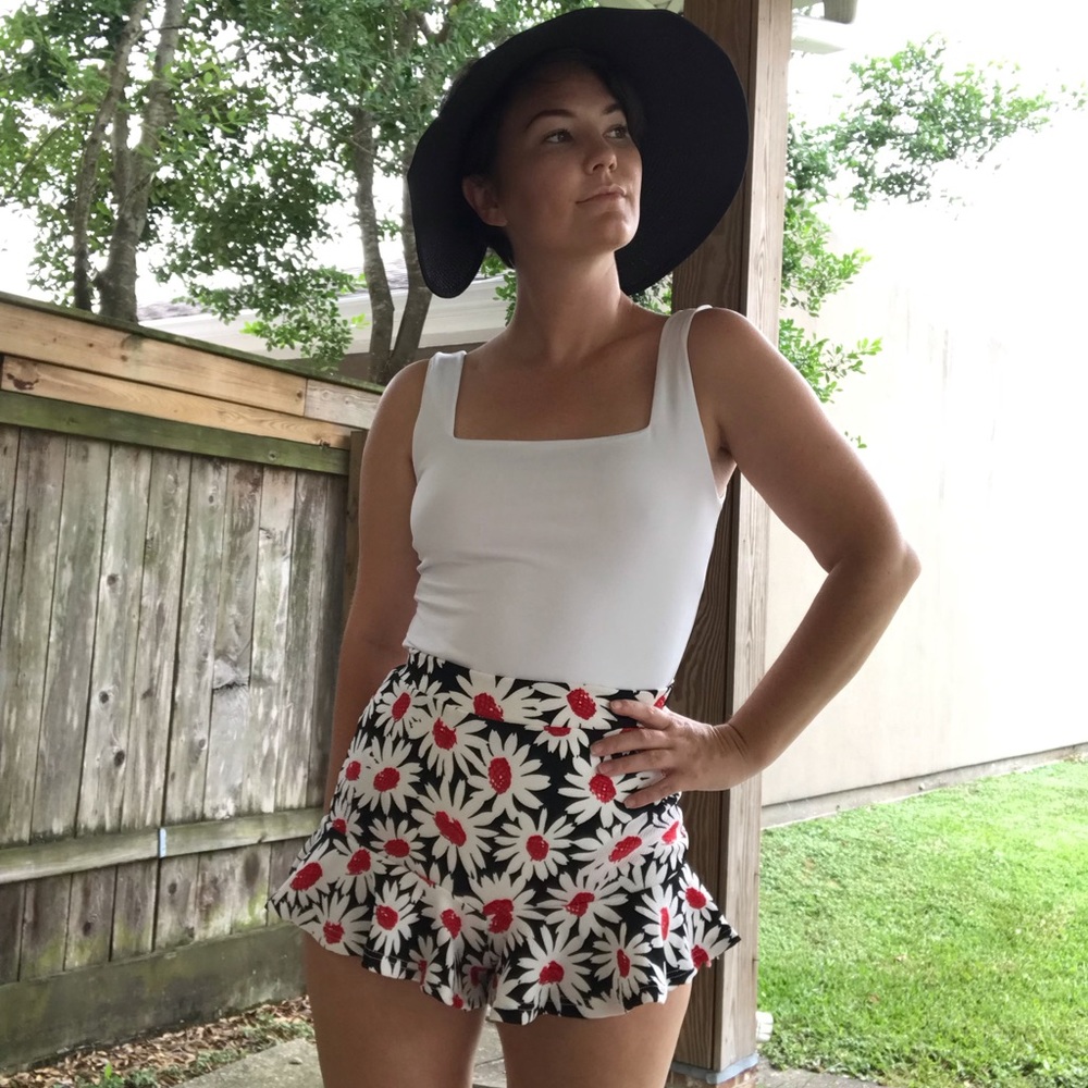 High waisted daisy shorts